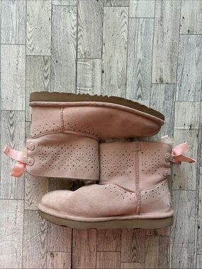 UGG dae sunshine perf boots 6
